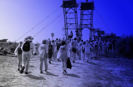 Ende Gelände - Menschen vor Bagger Ende Gelände - Menschen vor Bagger